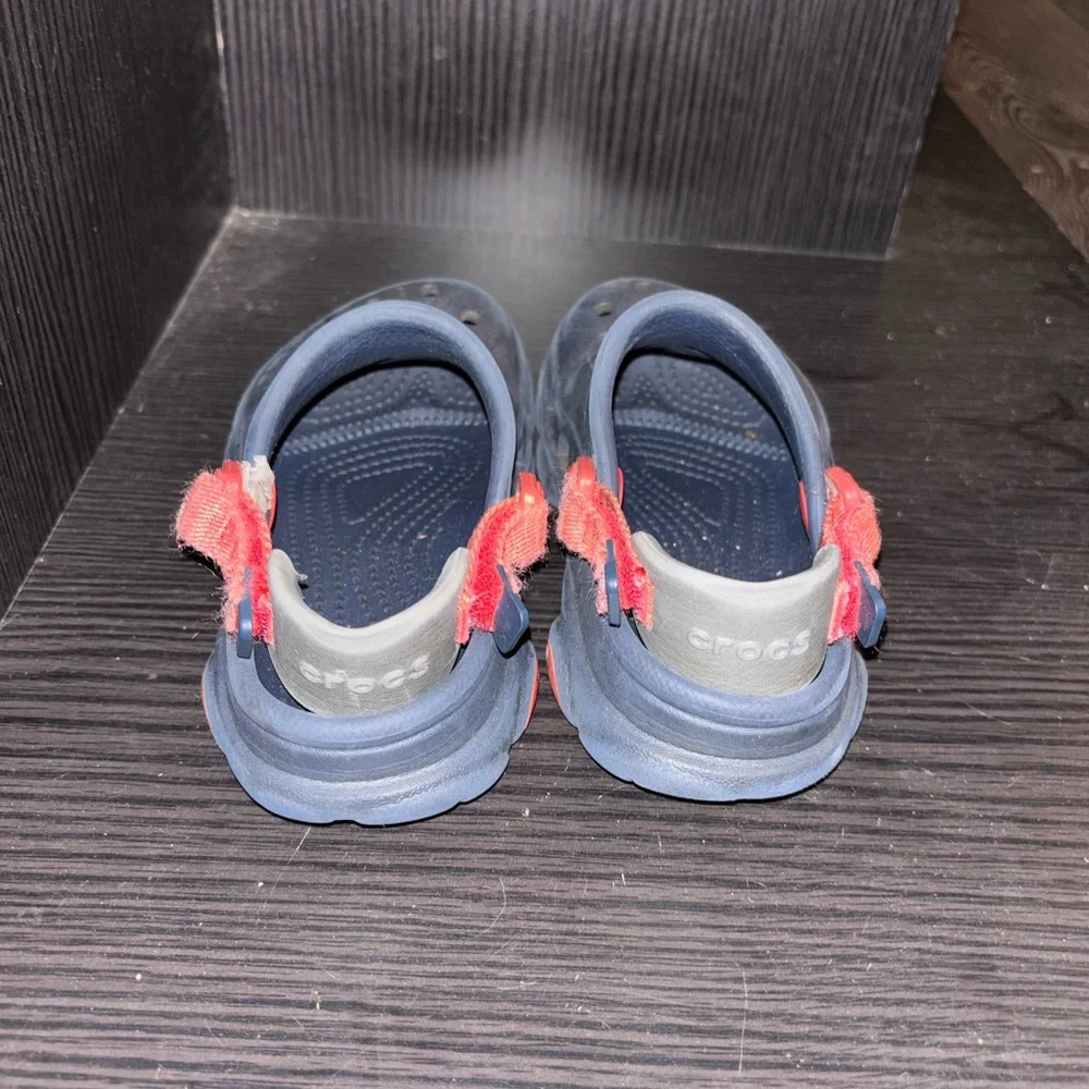 Size 11‎ CROCS Kids Navy Clogs with Red Heel Straps